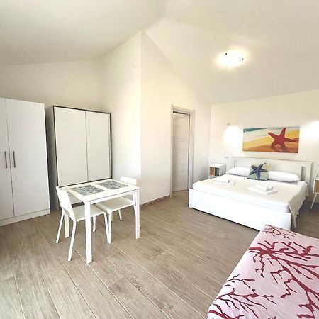 Case Vacanze "Bianco Mare" Порто Пино Екстериор снимка