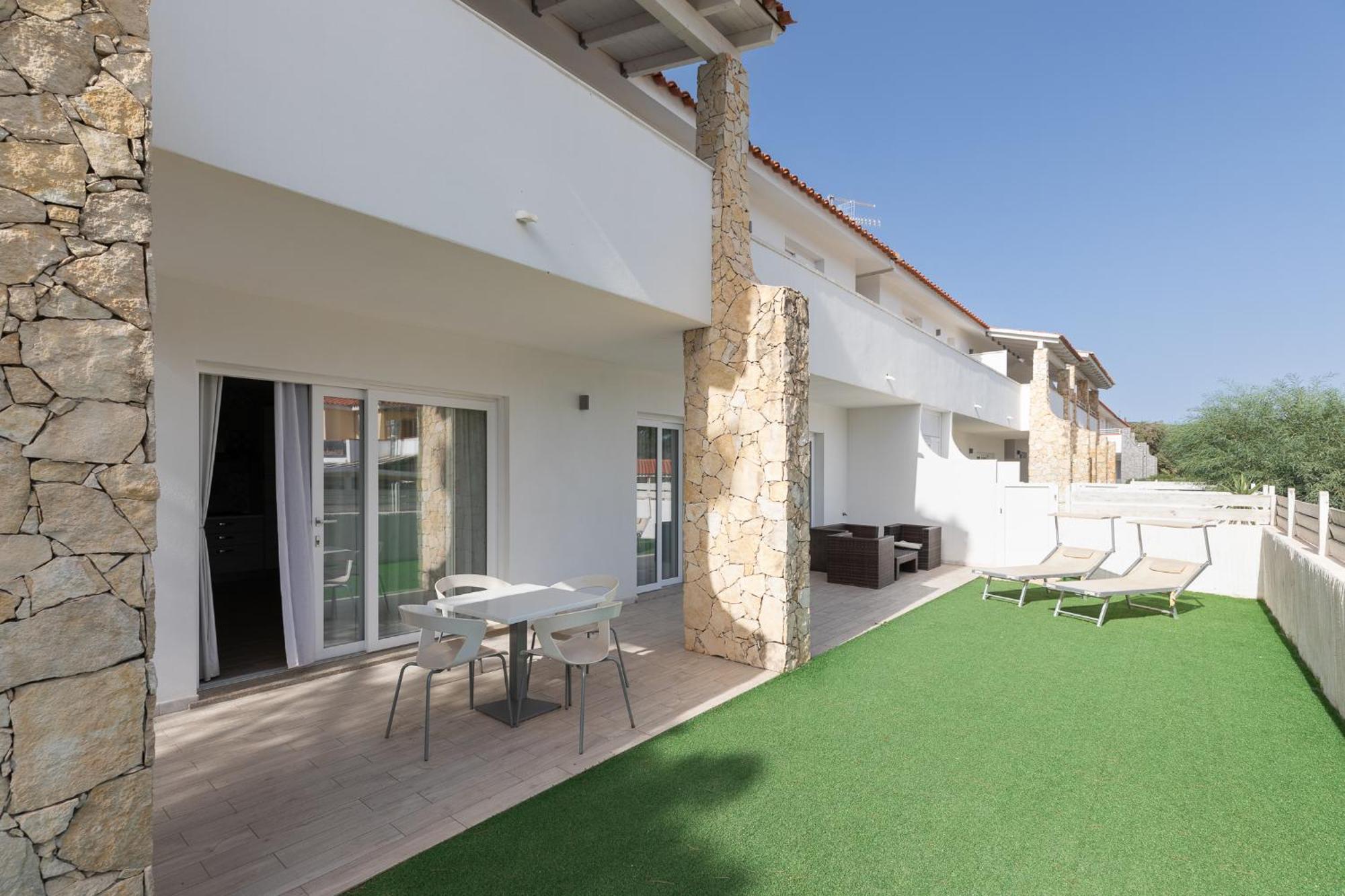 Case Vacanze "Bianco Mare" Порто Пино Екстериор снимка
