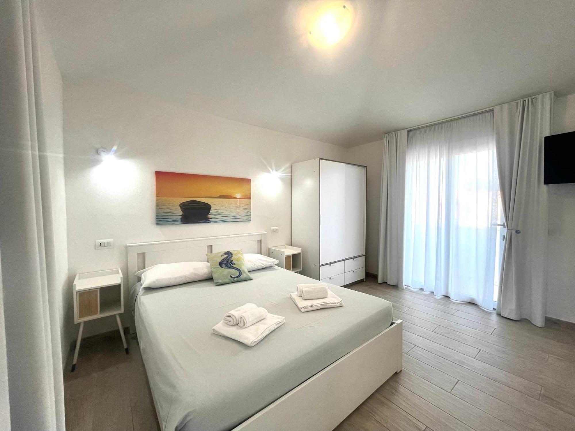 Case Vacanze "Bianco Mare" Порто Пино Екстериор снимка